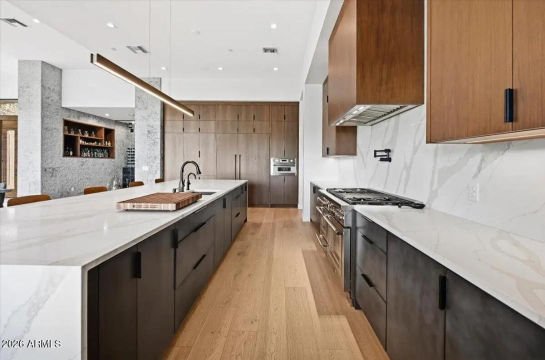 Real Estate Picture 17