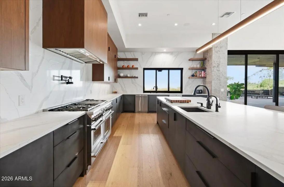 Real Estate Picture 18