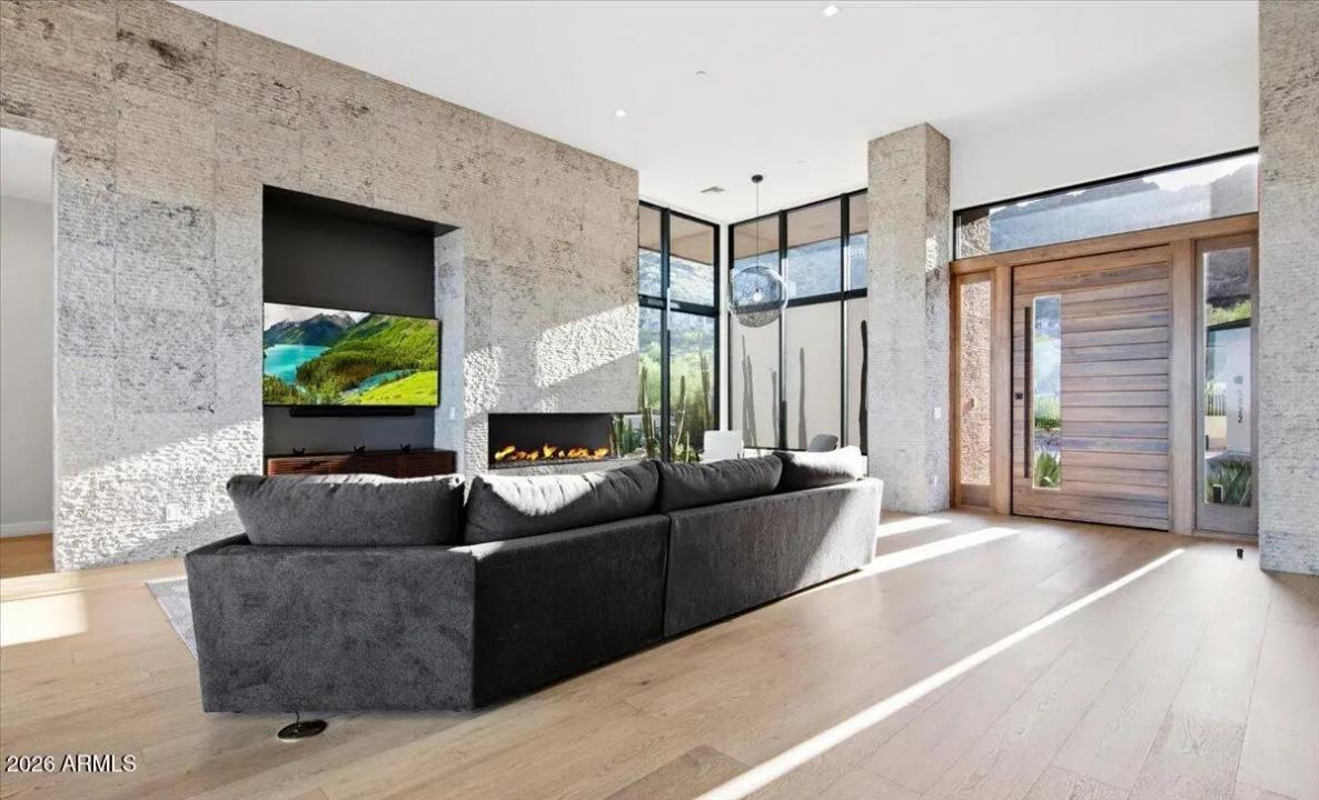 Real Estate Picture 4