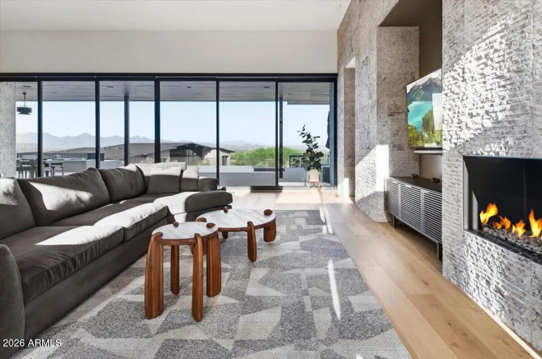 Real Estate Picture 5