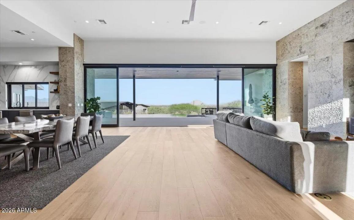 Real Estate Picture 7