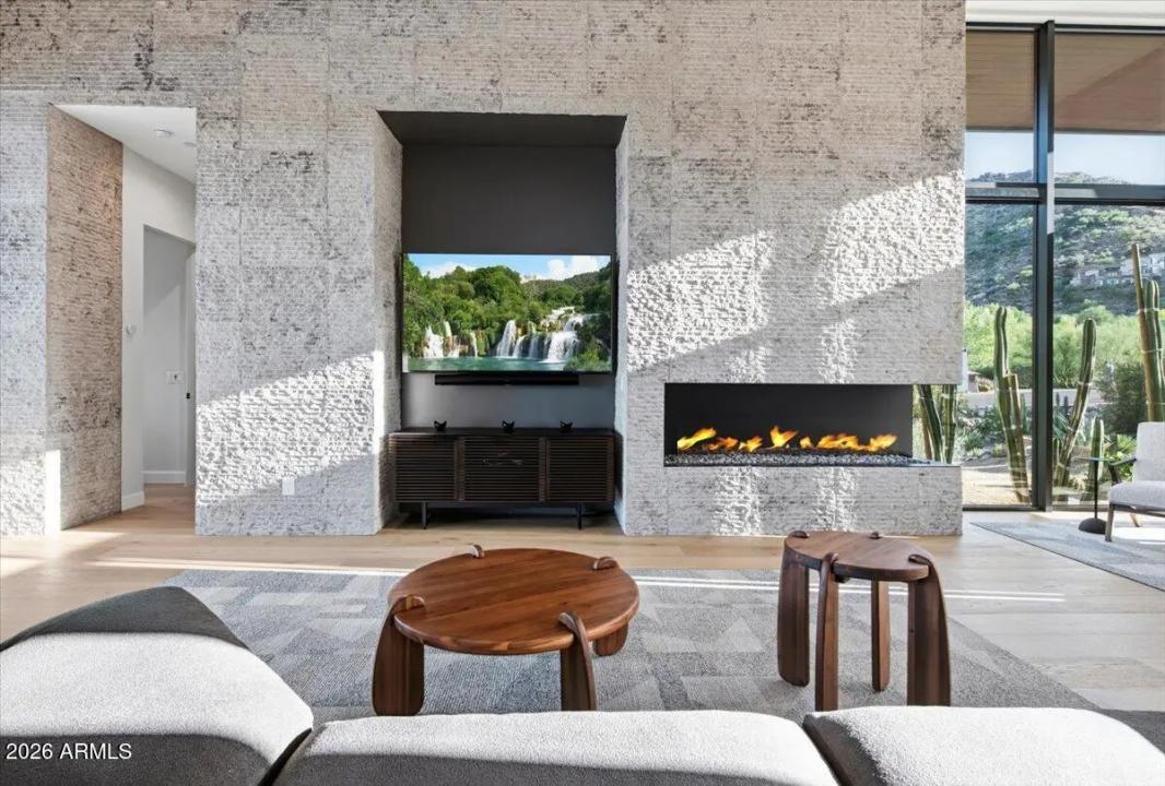 Real Estate Picture 11