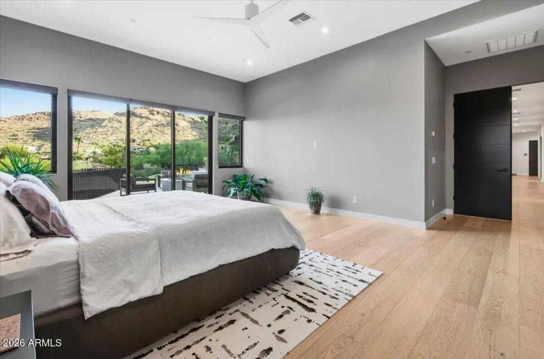 Real Estate Picture 24