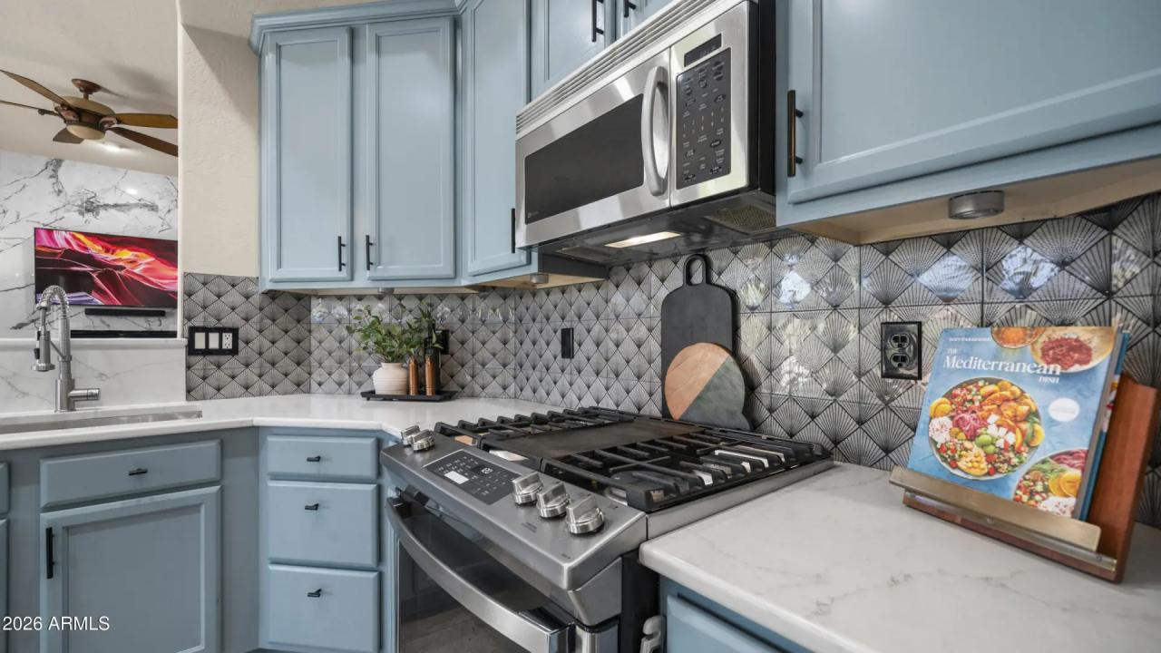 Real Estate Picture 16