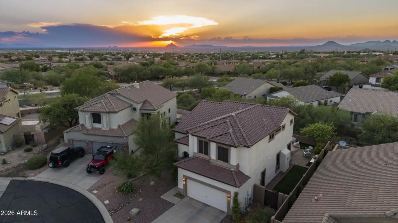 Real Estate Picture 4