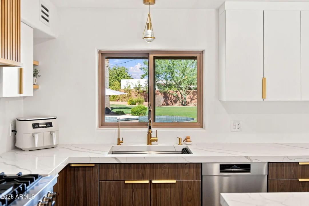 Real Estate Picture 9