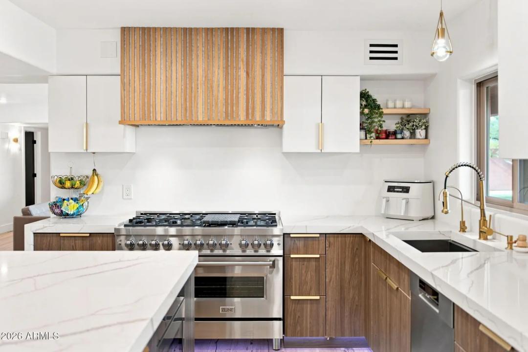 Real Estate Picture 10
