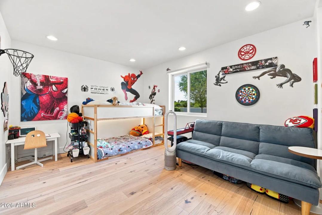 Real Estate Picture 33