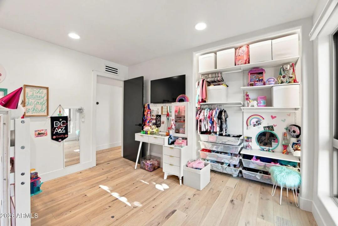Real Estate Picture 32