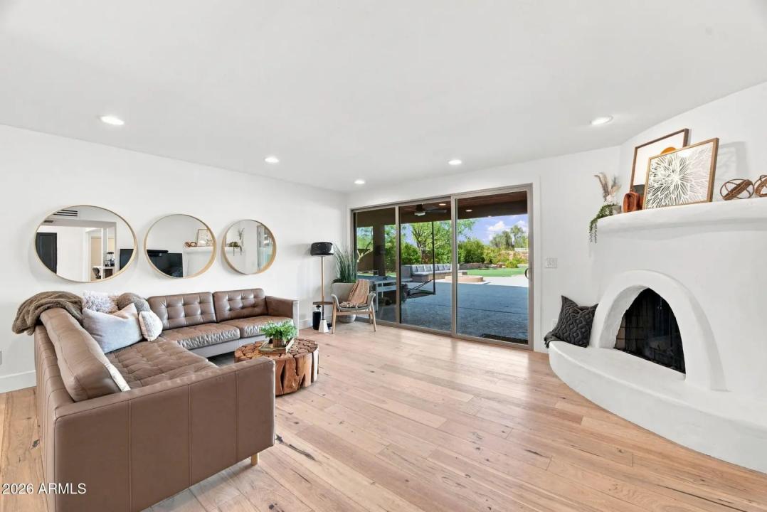 Real Estate Picture 8