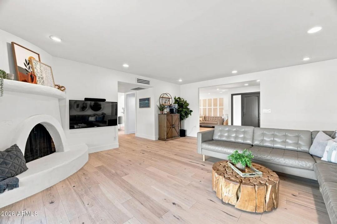 Real Estate Picture 7