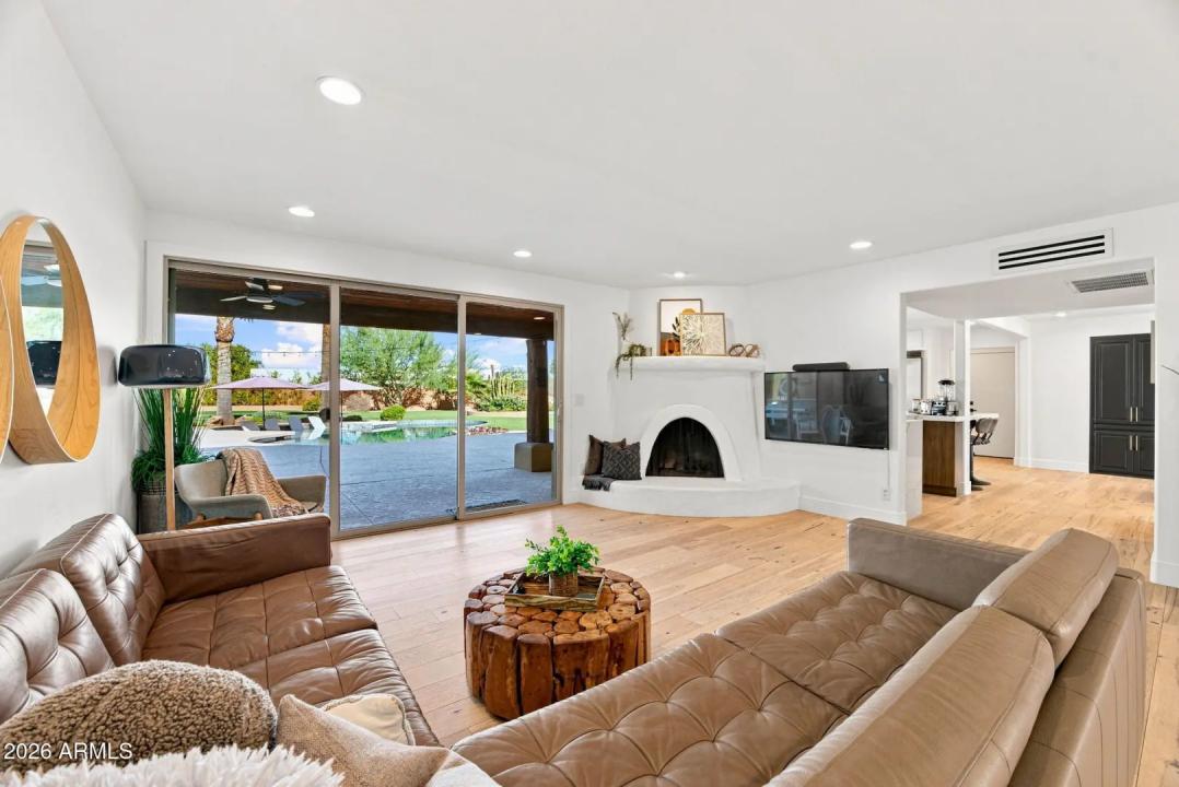 Real Estate Picture 5