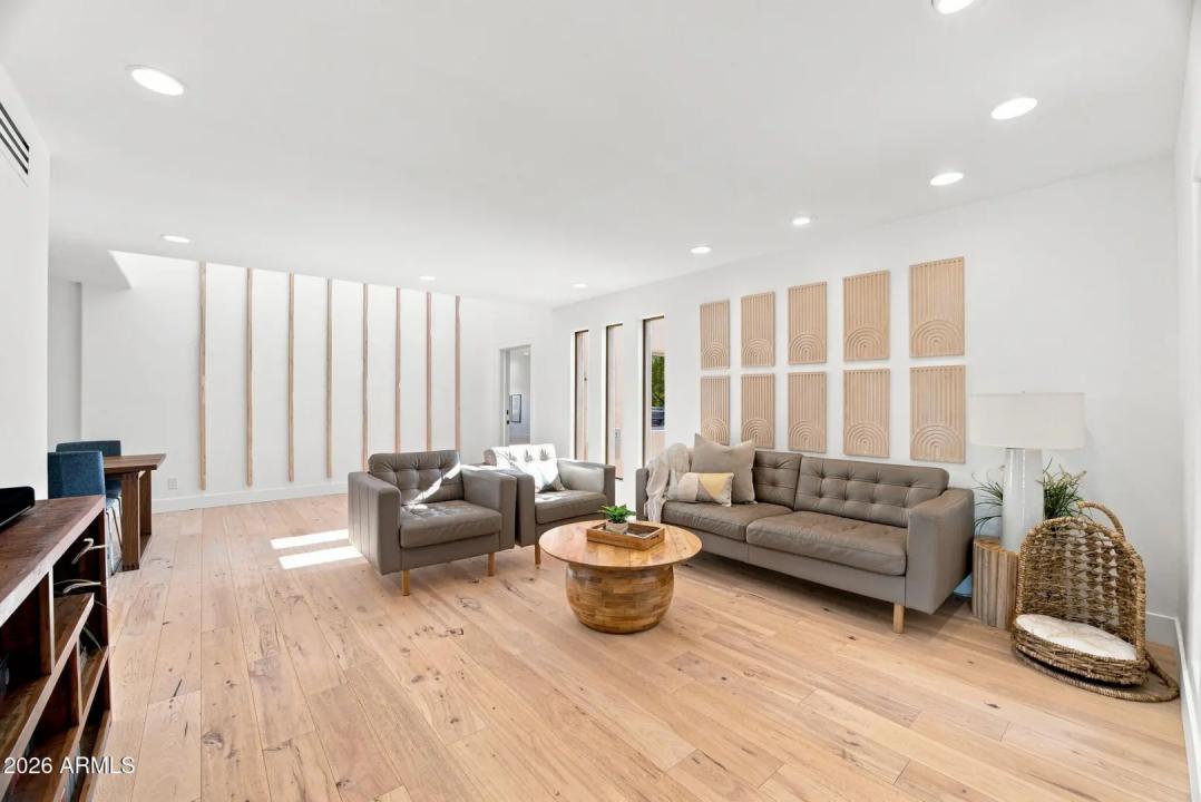 Real Estate Picture 18