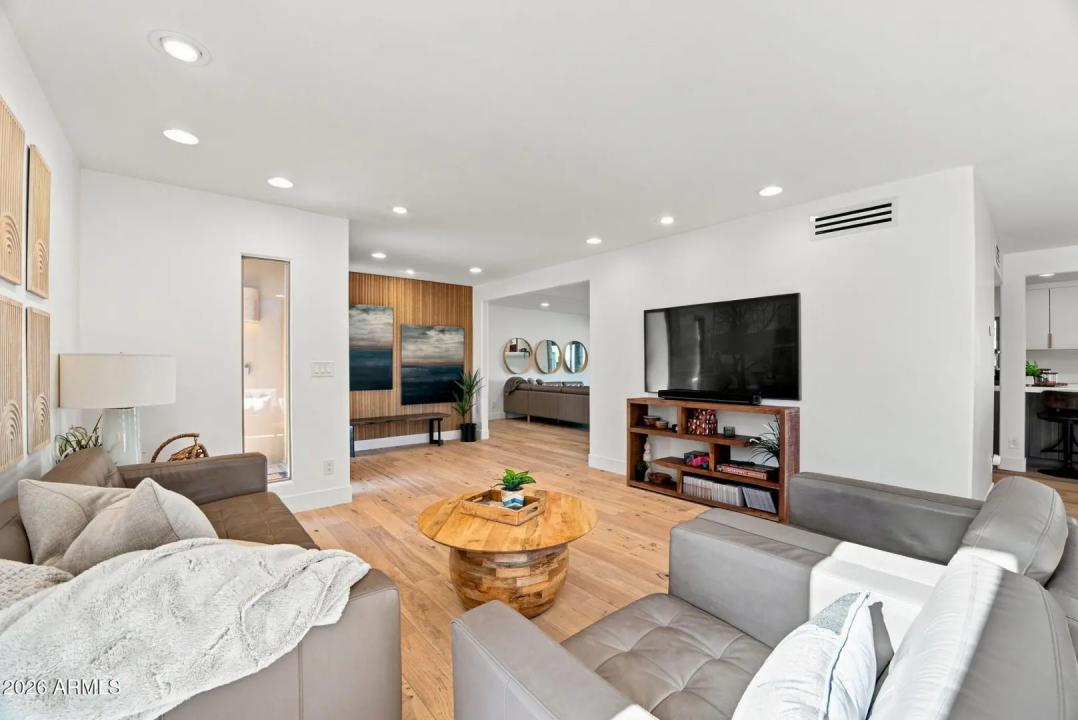 Real Estate Picture 19