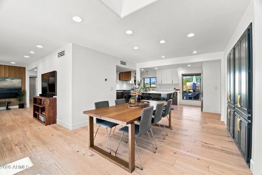 Real Estate Picture 17