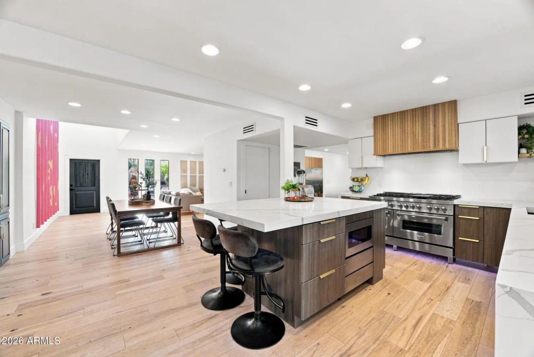 Real Estate Picture 12