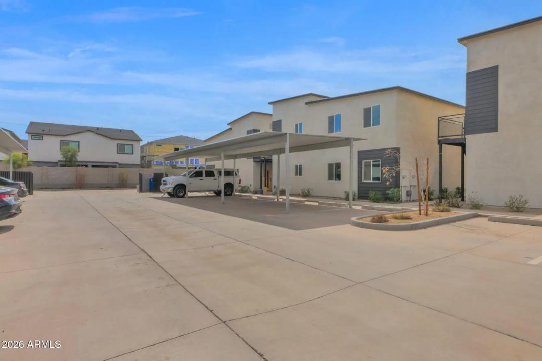 Real Estate Picture 4