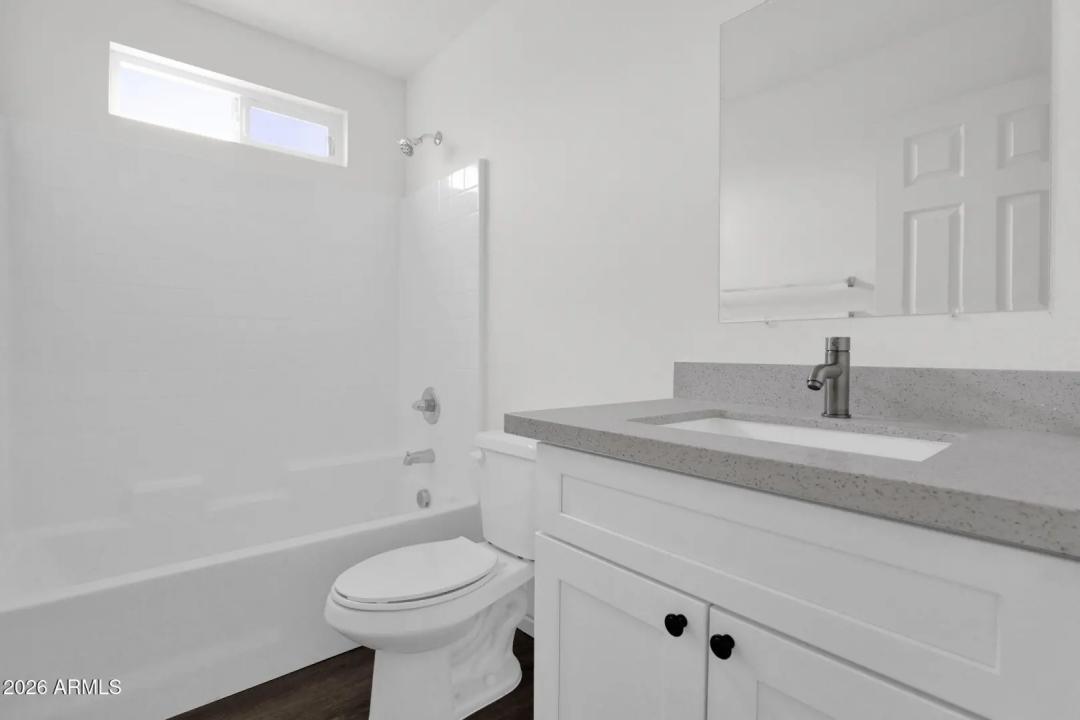Real Estate Picture 14