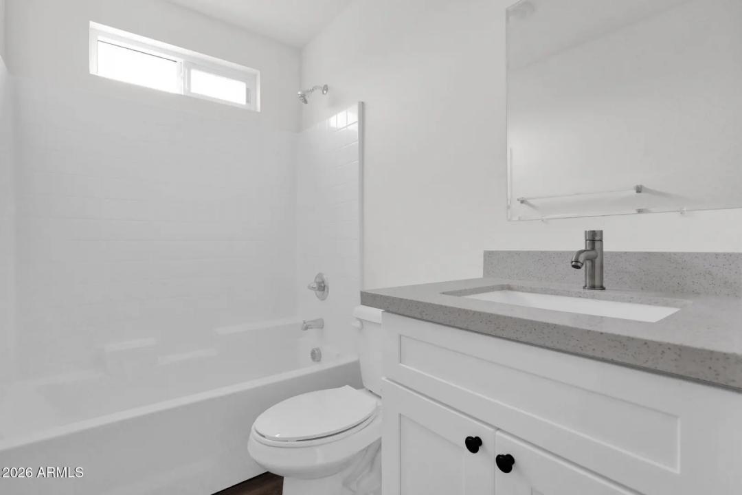 Real Estate Picture 15