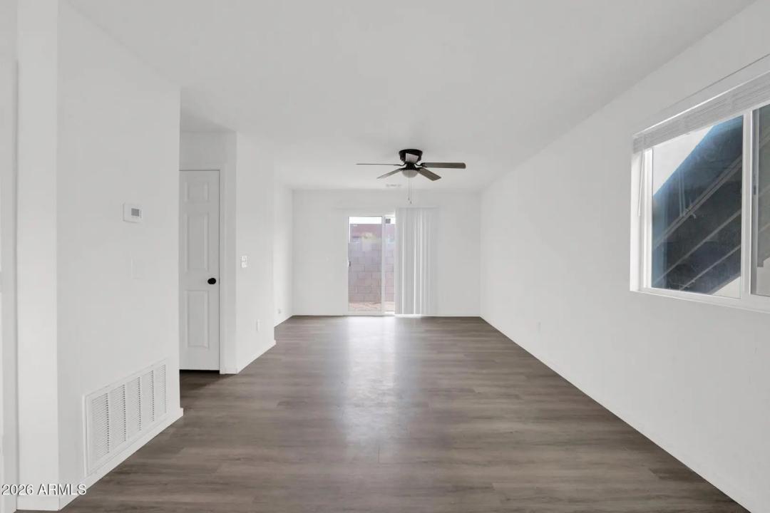 Real Estate Picture 17