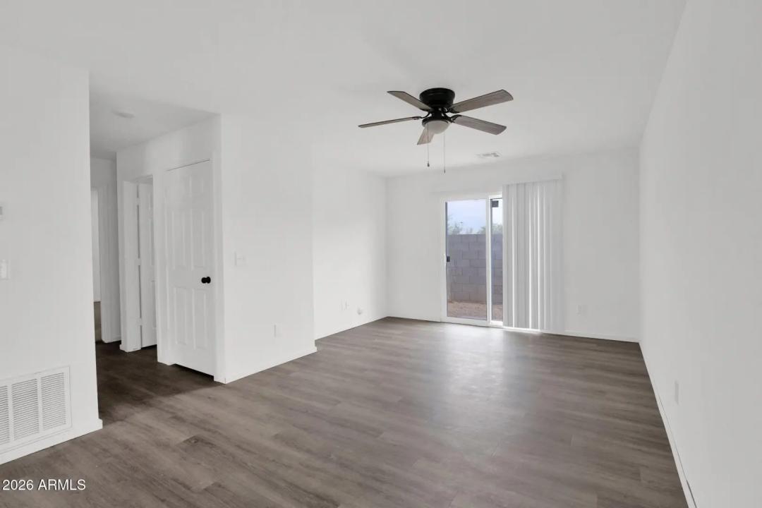Real Estate Picture 18