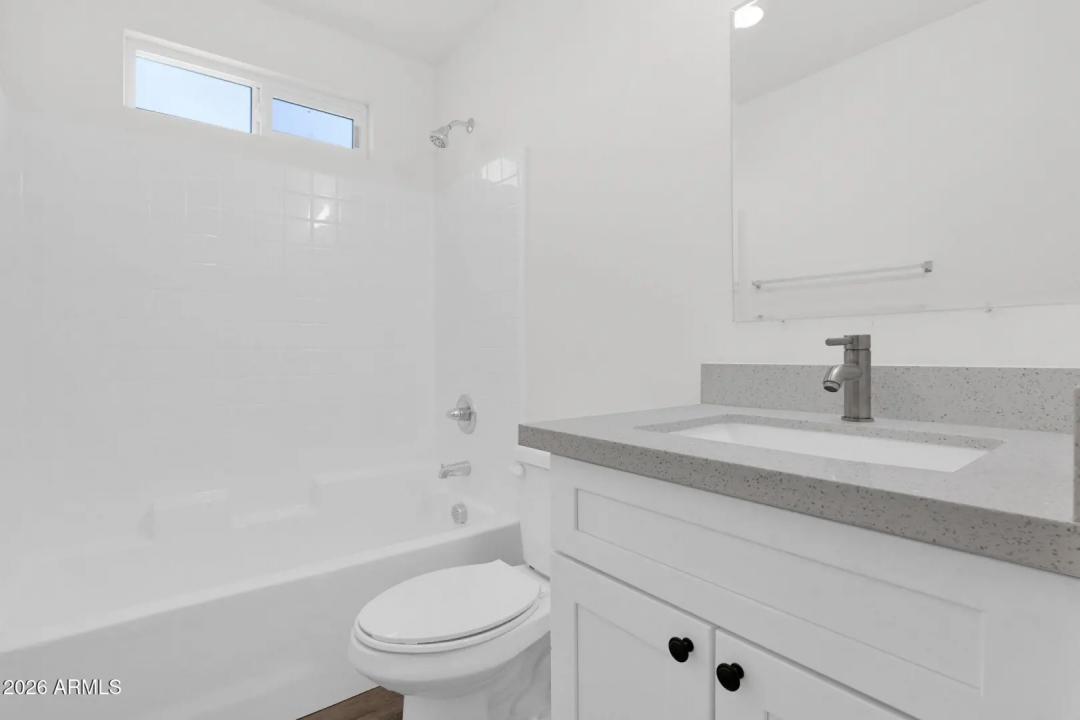 Real Estate Picture 8