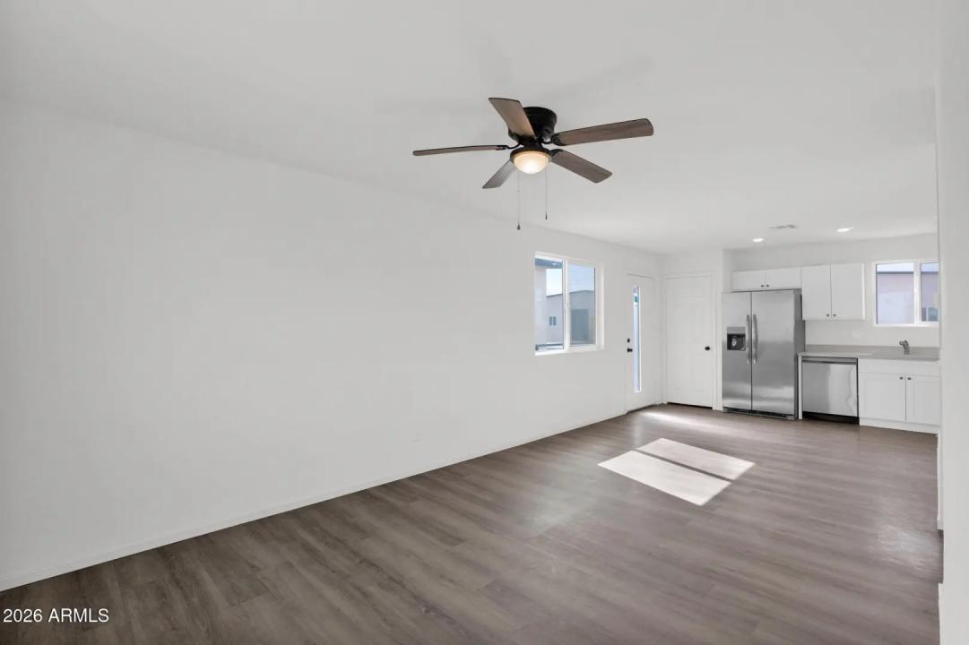Real Estate Picture 23