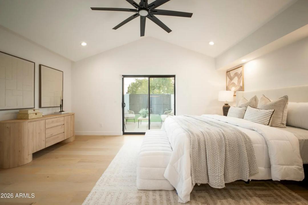 Real Estate Picture 11