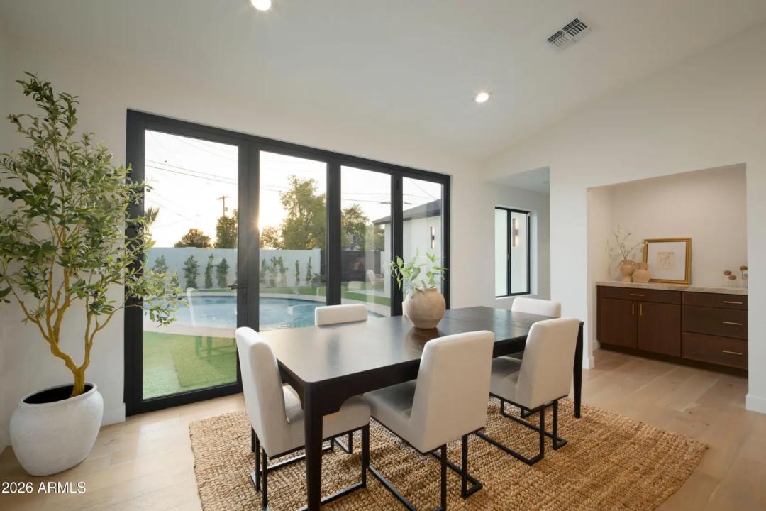 Real Estate Picture 7