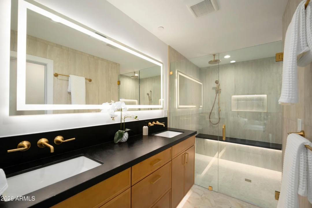 Real Estate Picture 12