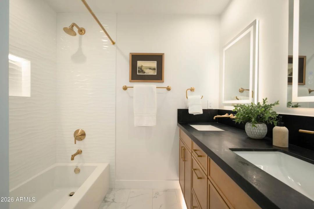Real Estate Picture 17