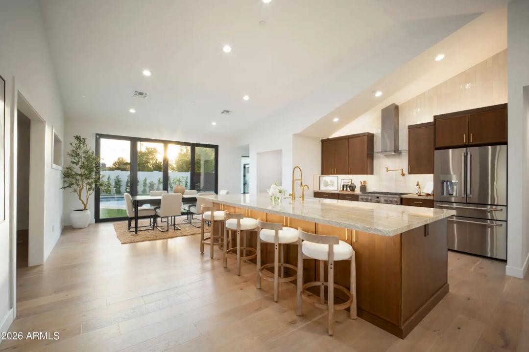 Real Estate Picture 5