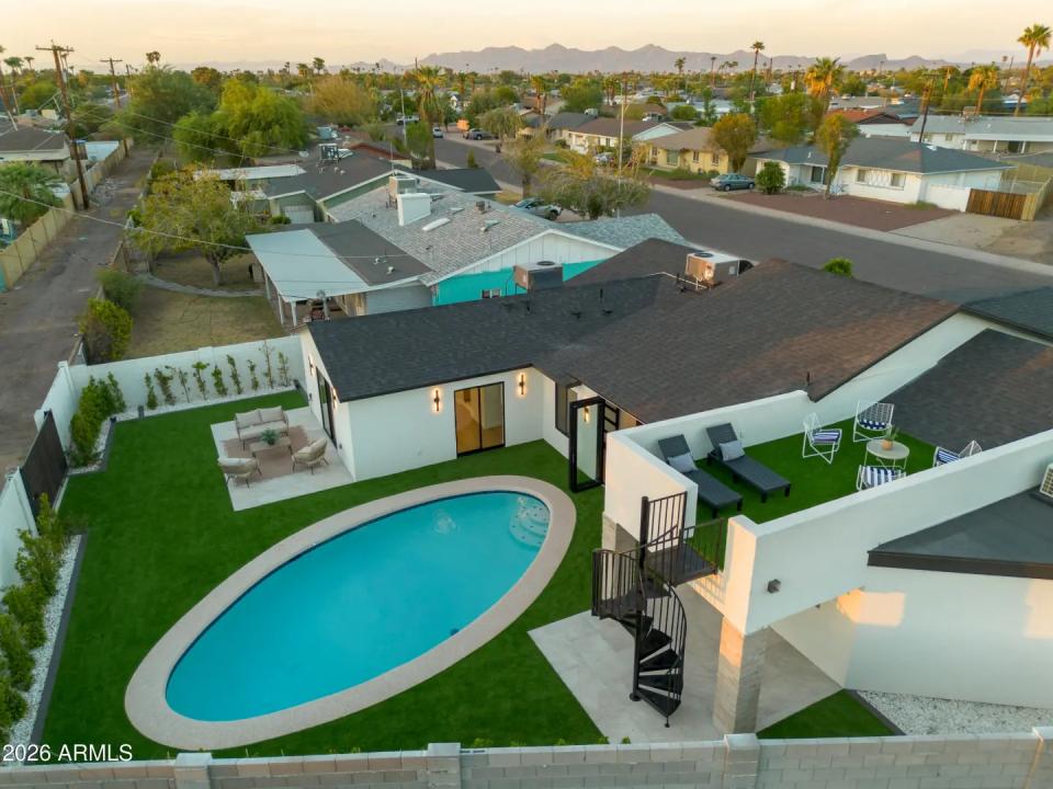 Real Estate Picture 24