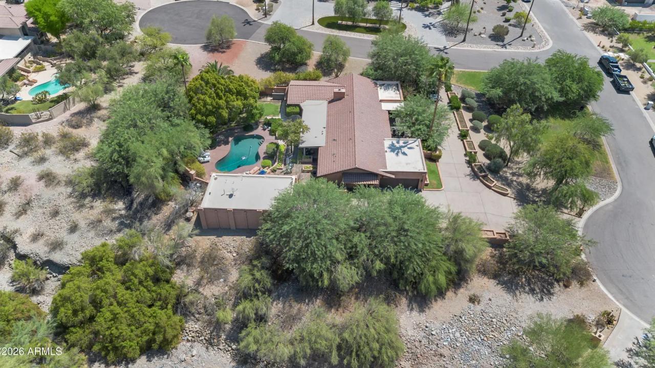 Real Estate Picture 4