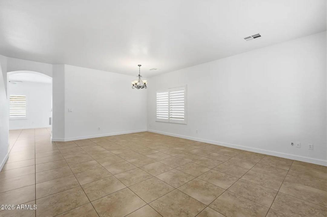 Real Estate Picture 4
