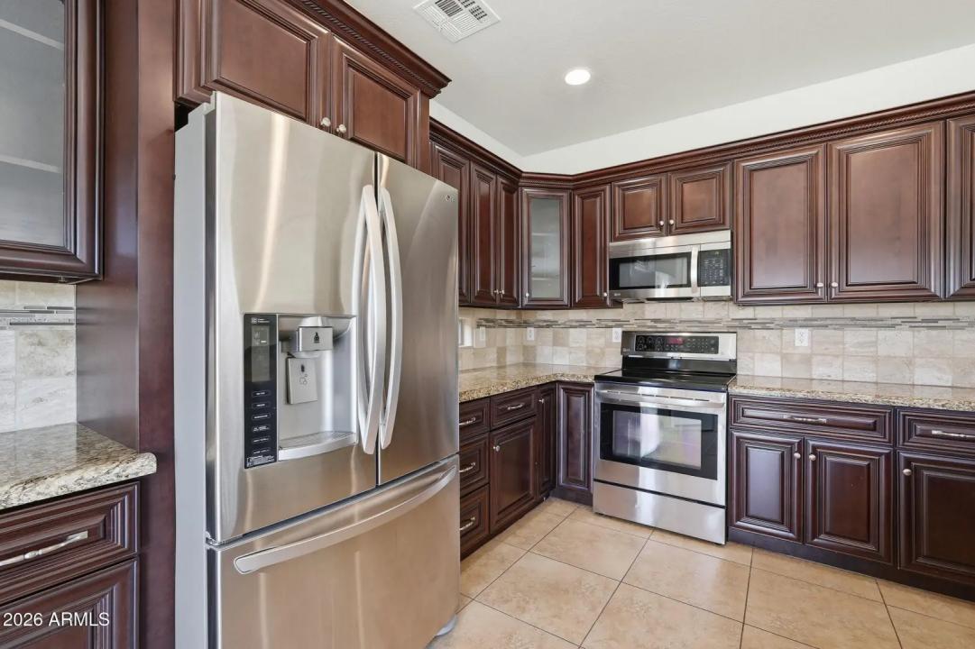 Real Estate Picture 12