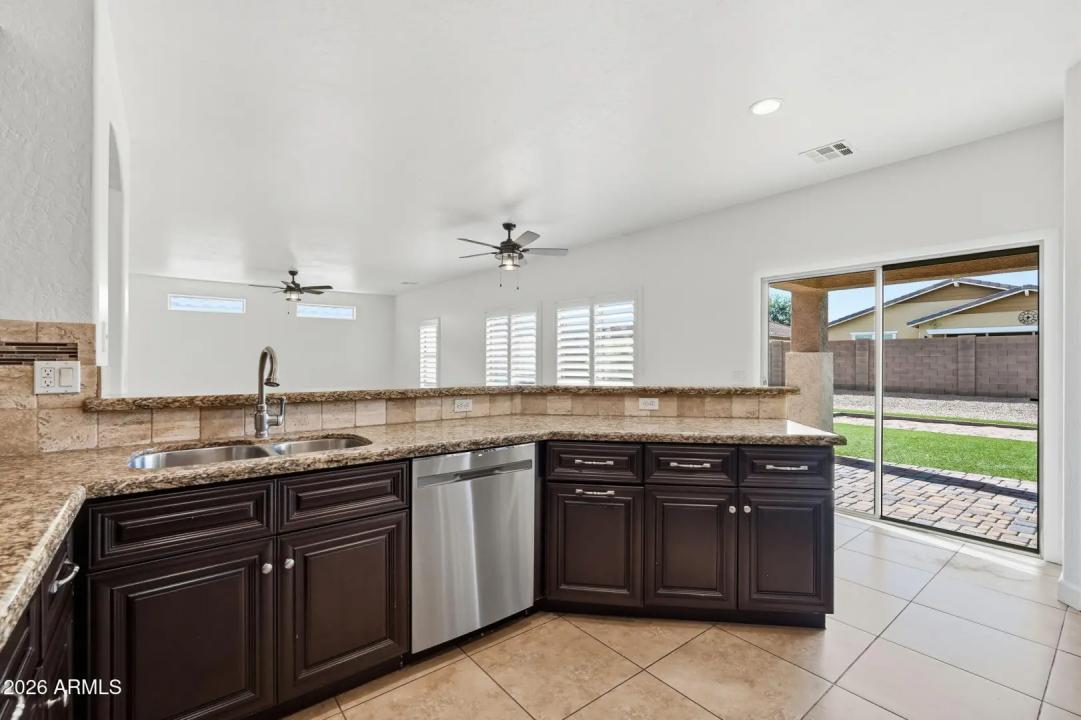 Real Estate Picture 14