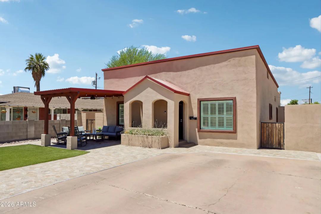 Real Estate Picture 3