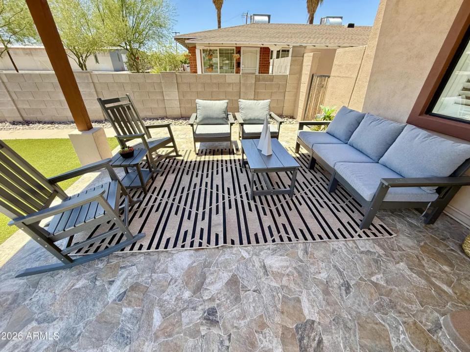 Real Estate Picture 4