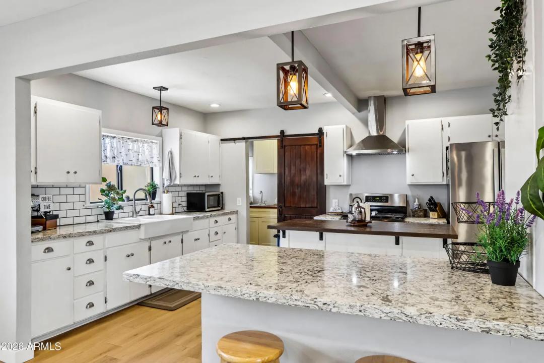 Real Estate Picture 18