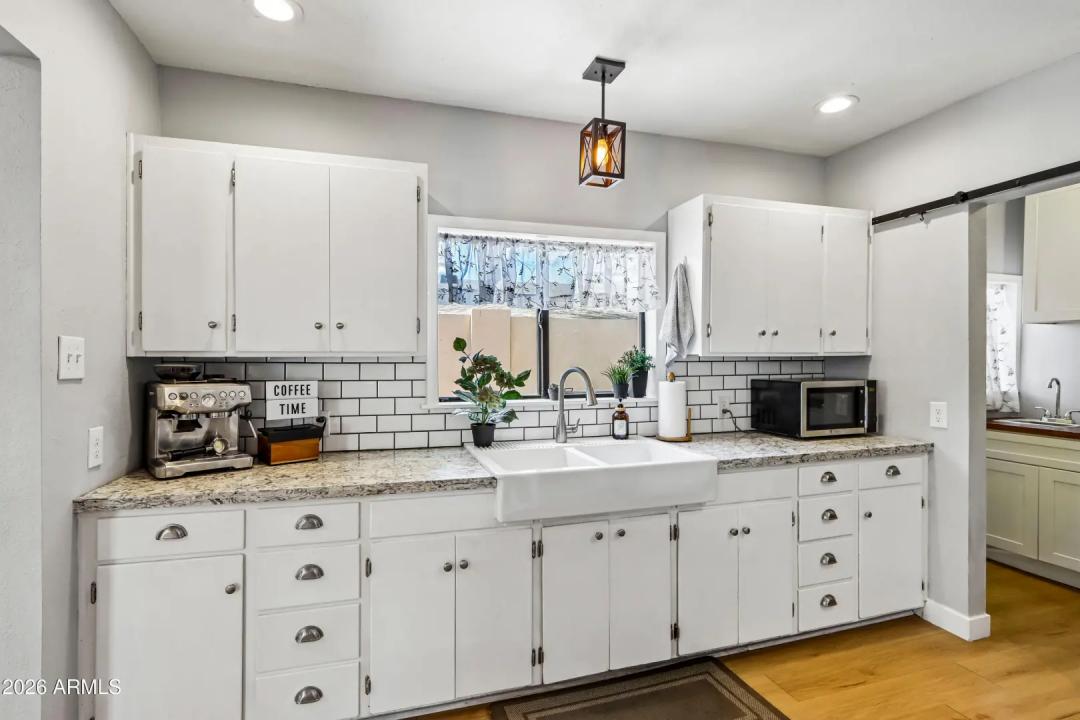 Real Estate Picture 23