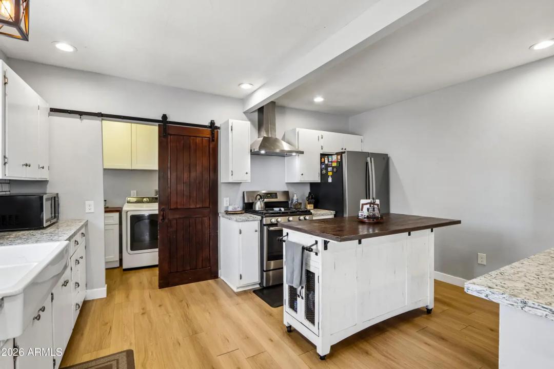 Real Estate Picture 24