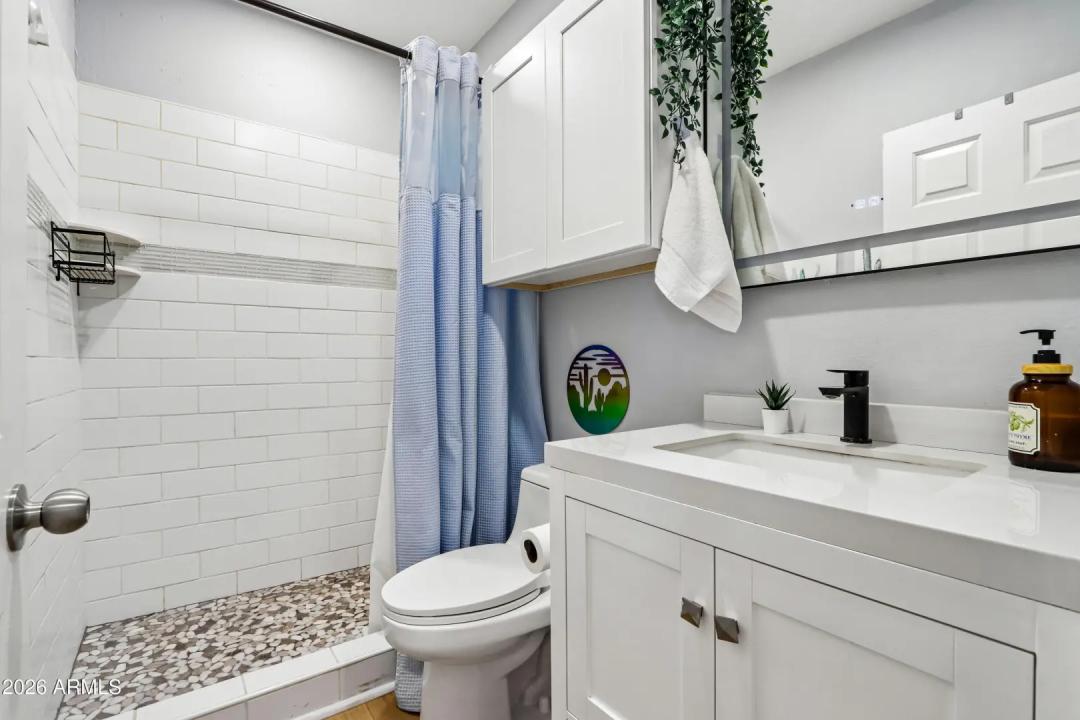 Real Estate Picture 30