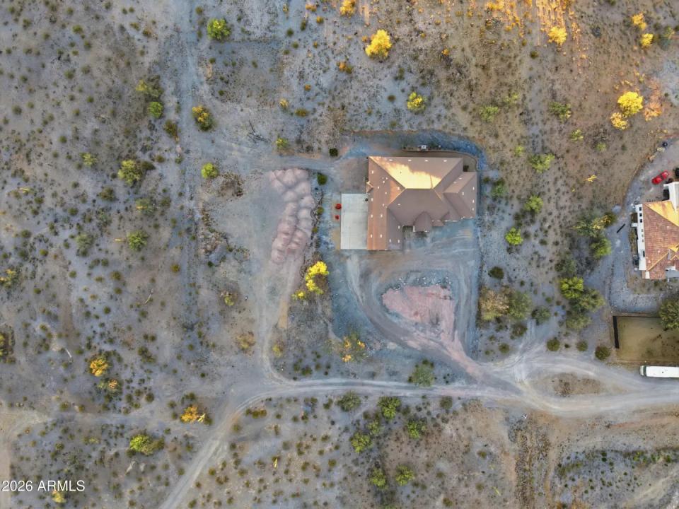 Real Estate Picture 3