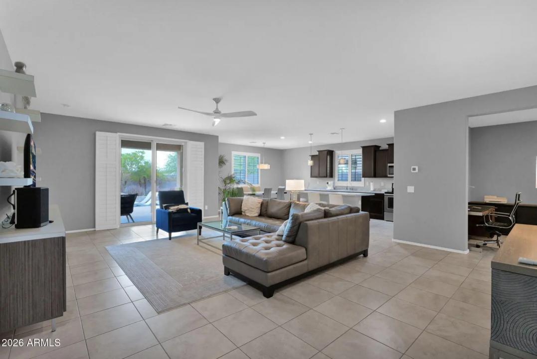 Real Estate Picture 8