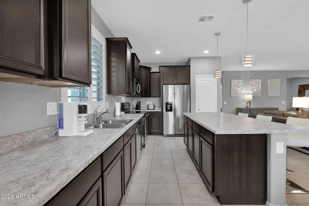 Real Estate Picture 4