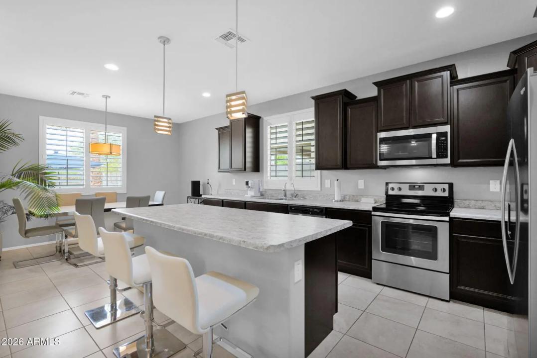 Real Estate Picture 3