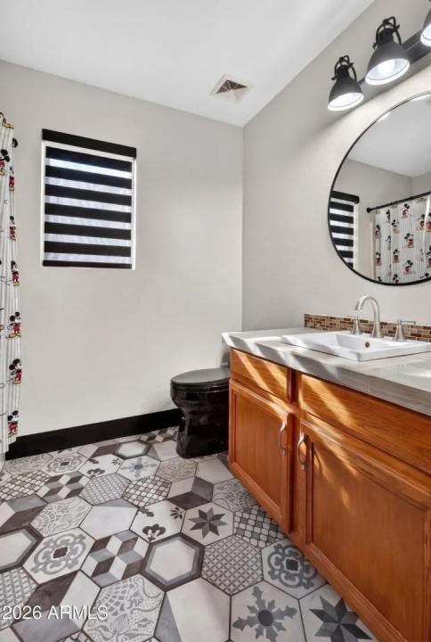 Real Estate Picture 30