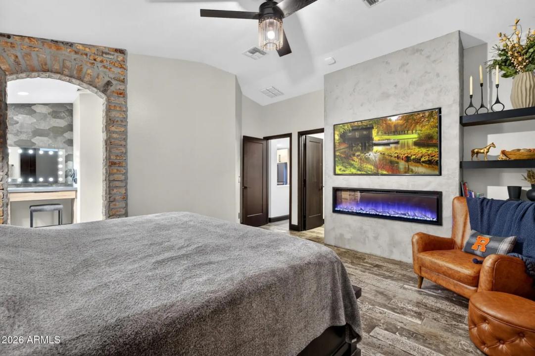Real Estate Picture 25