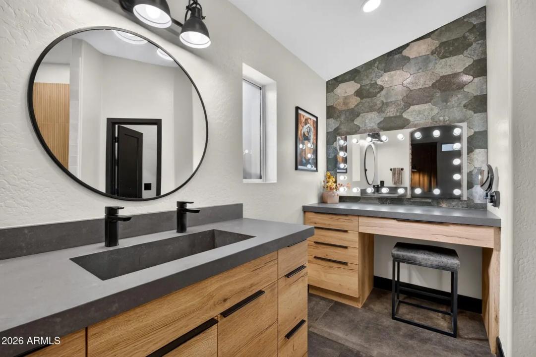 Real Estate Picture 23